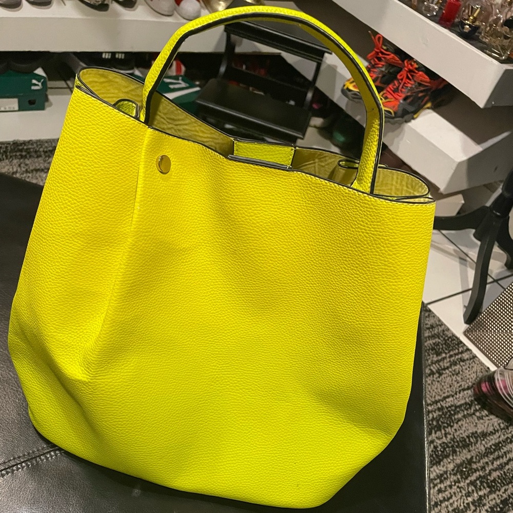 Neon green purse. Great condition